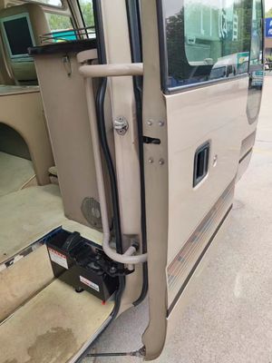 23 مقعدًا مستخدمة  حافلة ذات نافذة مانعة للتسرب ناقل حركة يدوي