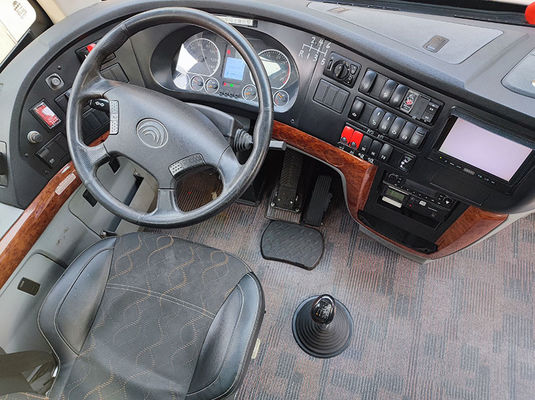 الحافلات الوردية الفاخرة المستخدمة اليورو 5 LHD الحافلة الديزل المستخدمة للبيع