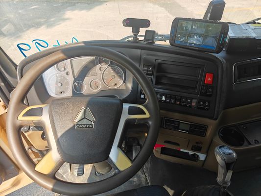 شاحنة قلاب هوو صفراء مستعملة ذات مقعدين، مُنتجة في عام 2019