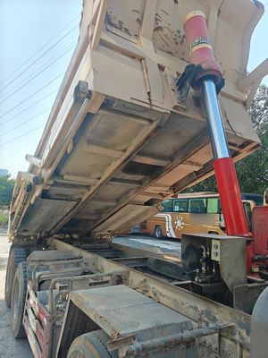 شاحنة قلاب هوو صفراء مستعملة ذات مقعدين، مُنتجة في عام 2019