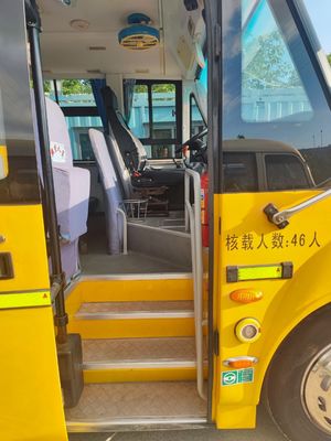 حافلة مدرسية ديزل من طراز Dongfeng EQ6958STV موديل 2017، بسعة 46 مقعدًا